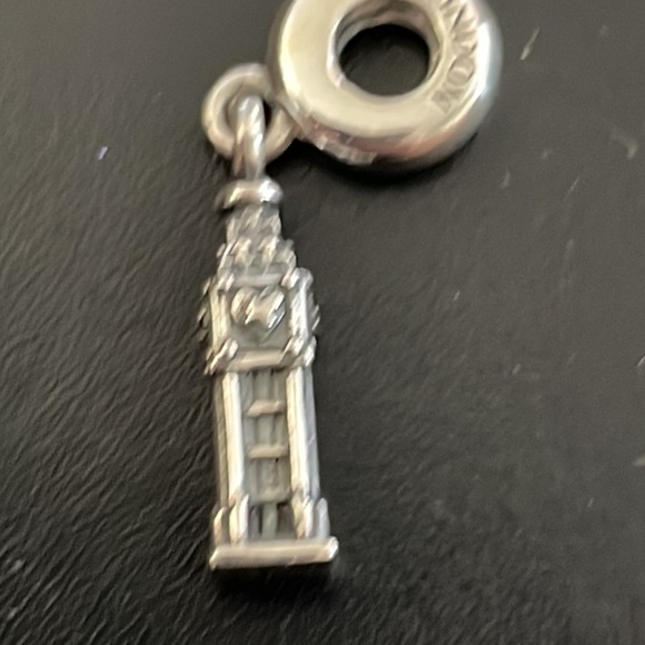 Pandora London Big Ben masks London travel charm - Picture 4 of 8